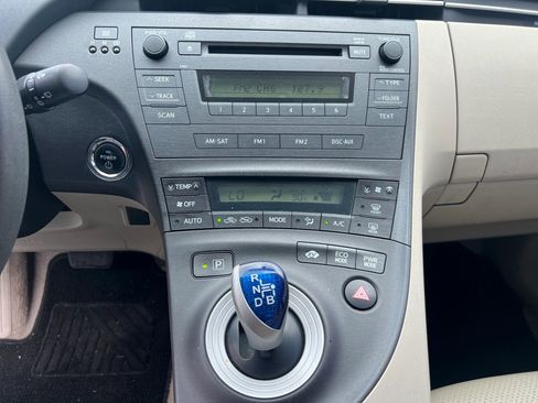 Used 2010 Toyota Prius Three image 9