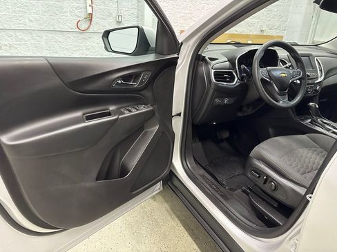 Used 2018 Chevrolet Equinox LT AWD/4WD image 12