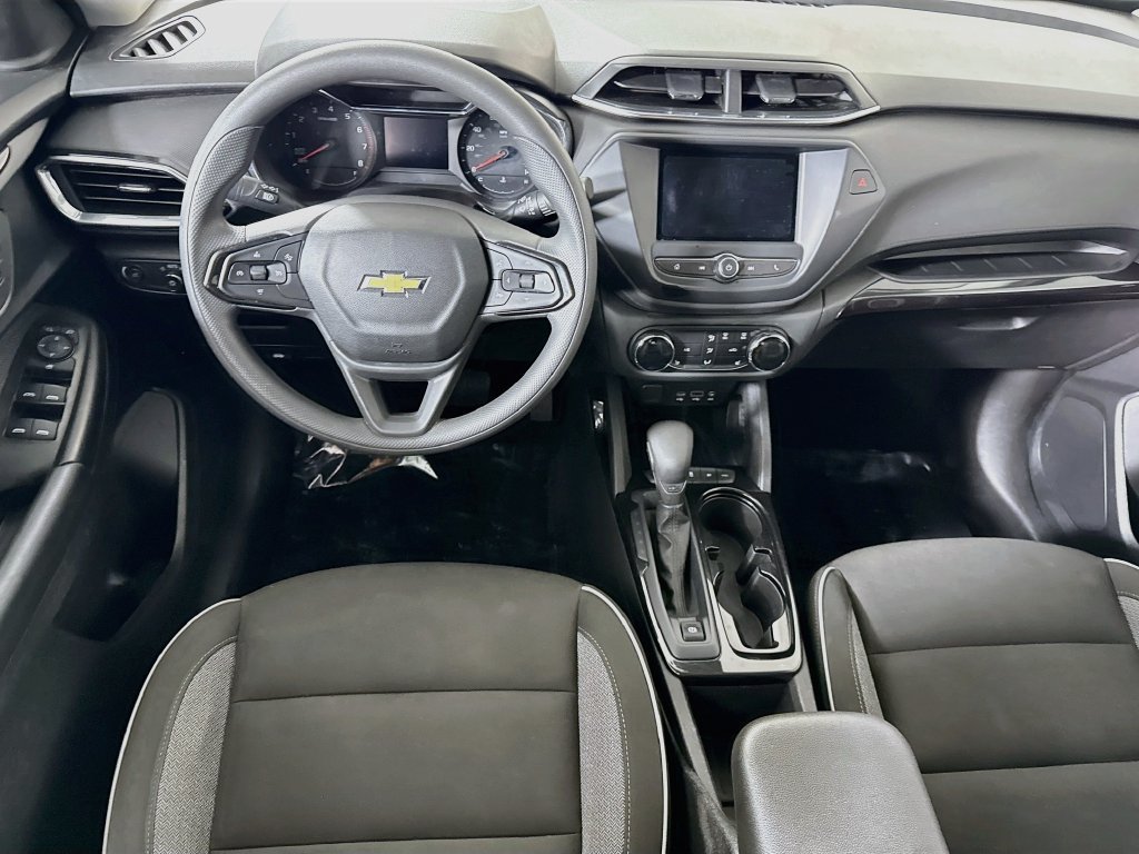Used 2023 Chevrolet TrailBlazer LT AWD/4WD image 3