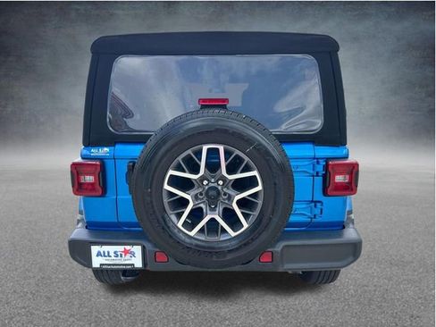 Used 2024 Jeep Wrangler Unlimited Sahara AWD/4WD image 9