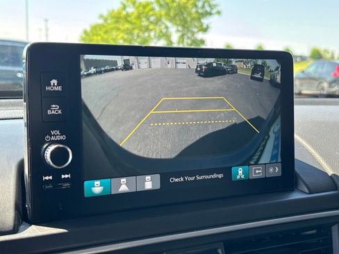 Used 2025 Honda Pilot Touring image 20
