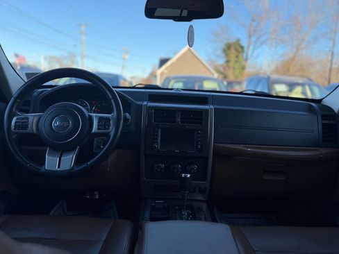 Used 2011 Jeep Liberty Limited w/ Tire & Wheel Group image 14
