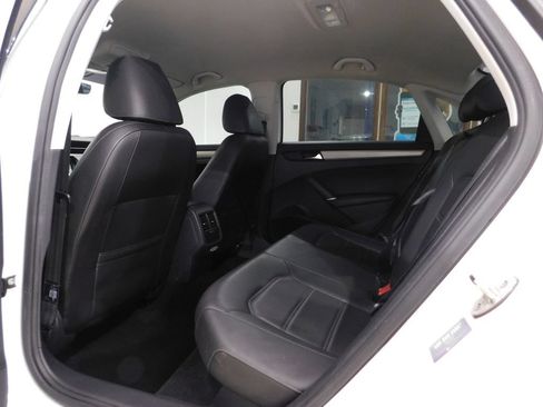Used 2020 Volkswagen Passat 2.0T SE FWD image 44