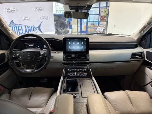 Used 2019 Lincoln Navigator Reserve AWD/4WD image 13