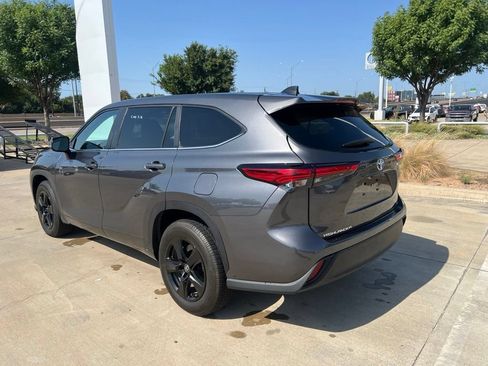 Used 2023 Toyota Highlander LE FWD image 9