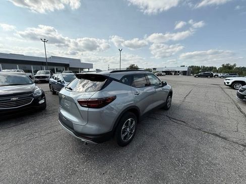 Used 2023 Chevrolet Blazer LT w/ Convenience Package FWD image 4