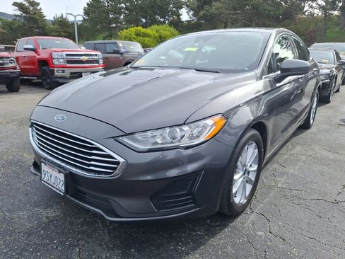 Used 2020 Ford Fusion SE image 3