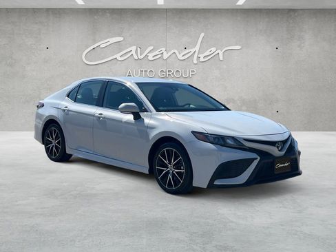 Used 2024 Toyota Camry SE image 2