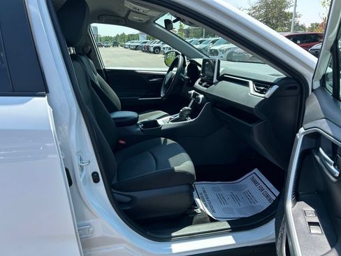 Used 2025 Toyota RAV4 XLE AWD/4WD image 13