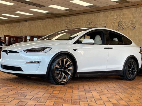 Used 2022 Tesla Model X AWD image 5