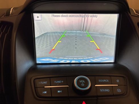 Used 2019 Ford Escape SE image 17