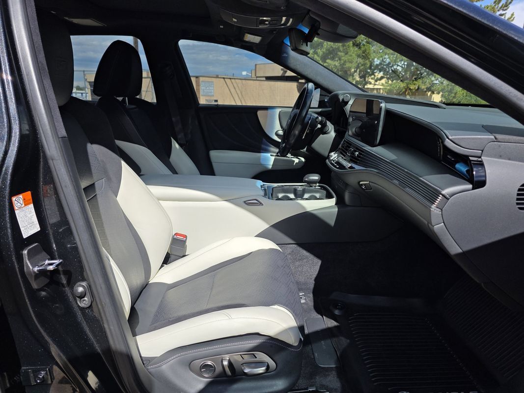 Used 2023 Lexus LS 500 F Sport w/ Accessory Package (Z1) AWD/4WD image 23