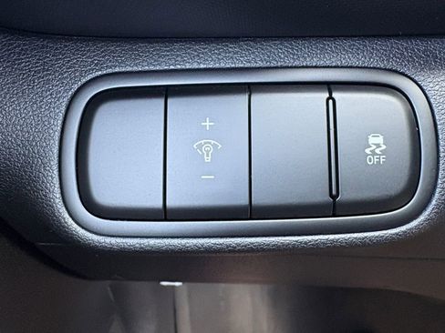 Used 2024 Hyundai Venue SEL image 2