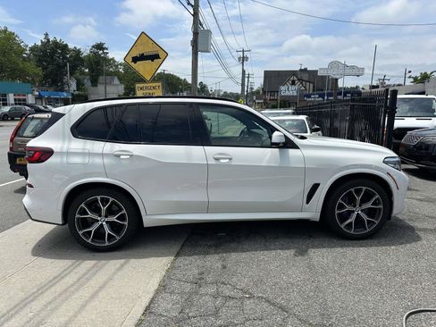 Used 2021 BMW X5 xDrive40i w/ Premium Essential Package image 2