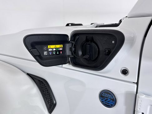 Used 2024 Jeep Wrangler High Altitude AWD/4WD image 12