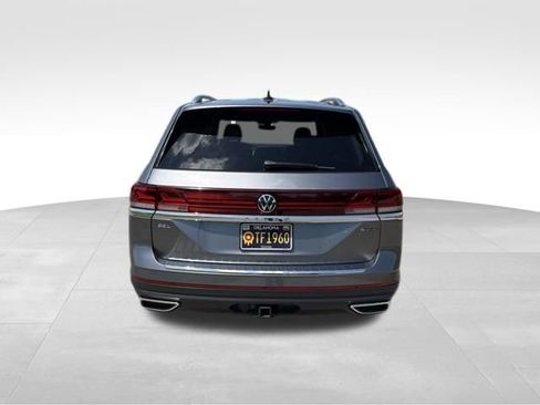Used 2024 Volkswagen Atlas SEL AWD/4WD image 4