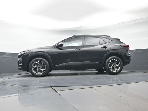 Used 2024 Chevrolet Trax LT FWD image 24