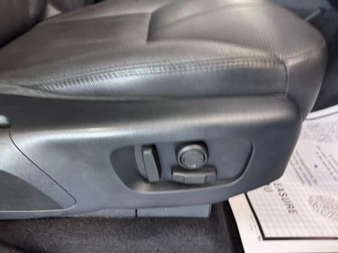 Used 2019 Land Rover Discovery HSE image 15