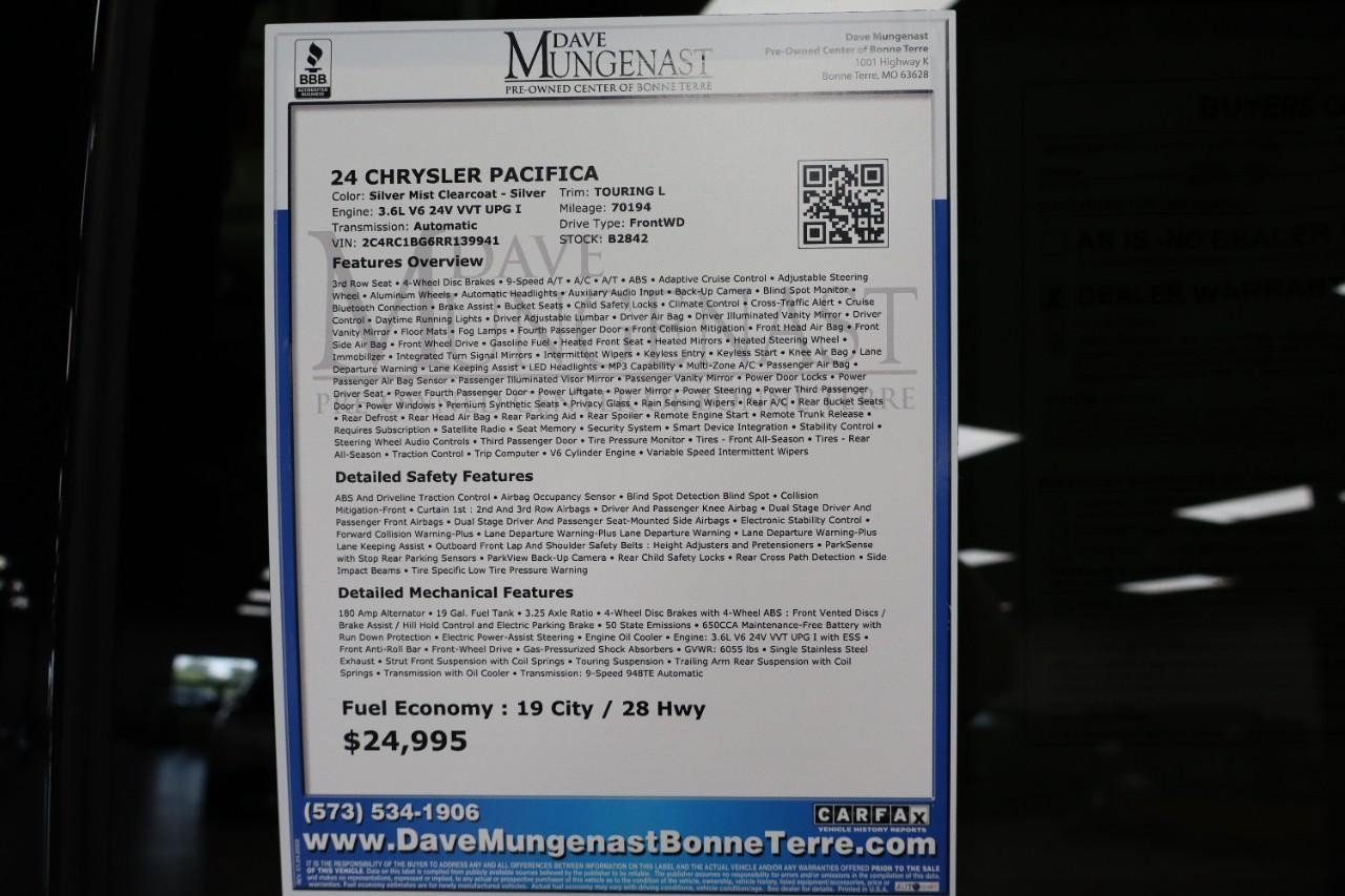 Used 2024 Chrysler Pacifica Touring-L FWD image 30