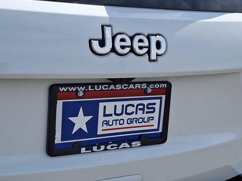 Used 2021 Jeep Grand Cherokee Laredo AWD/4WD image 32