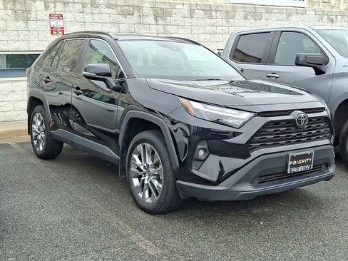 Used 2022 Toyota RAV4 XLE Premium AWD/4WD image 3