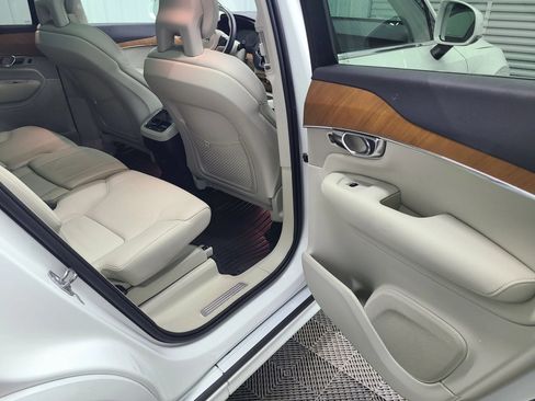 Used 2022 Volvo XC90 T6 Momentum w/ Advanced Package AWD/4WD image 39