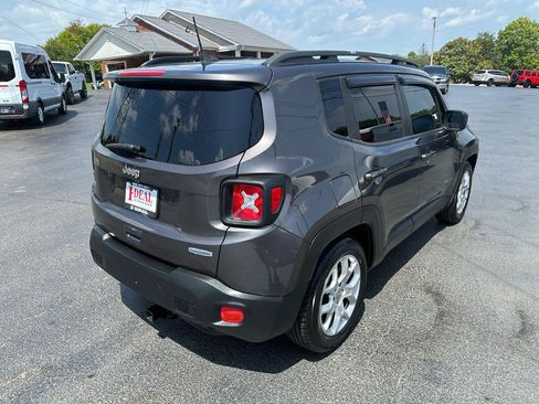 Used 2018 Jeep Renegade Latitude FWD image 4