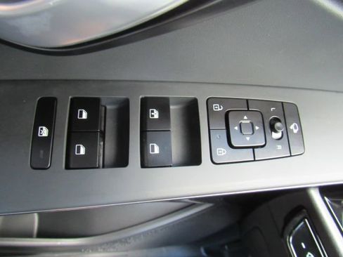 Used 2023 Kia Niro EX Touring image 37