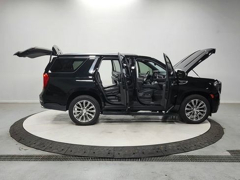 Used 2021 GMC Yukon Denali w/ Advanced Technology Package AWD/4WD image 16