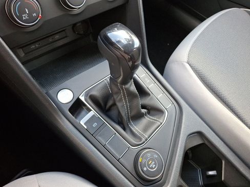 Certified 2022 Volkswagen Taos S image 15