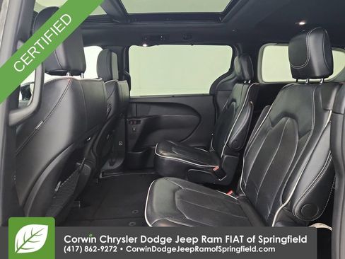 Certified 2025 Chrysler Pacifica Limited FWD image 30