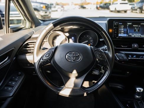 Used 2018 Toyota C-HR XLE image 26
