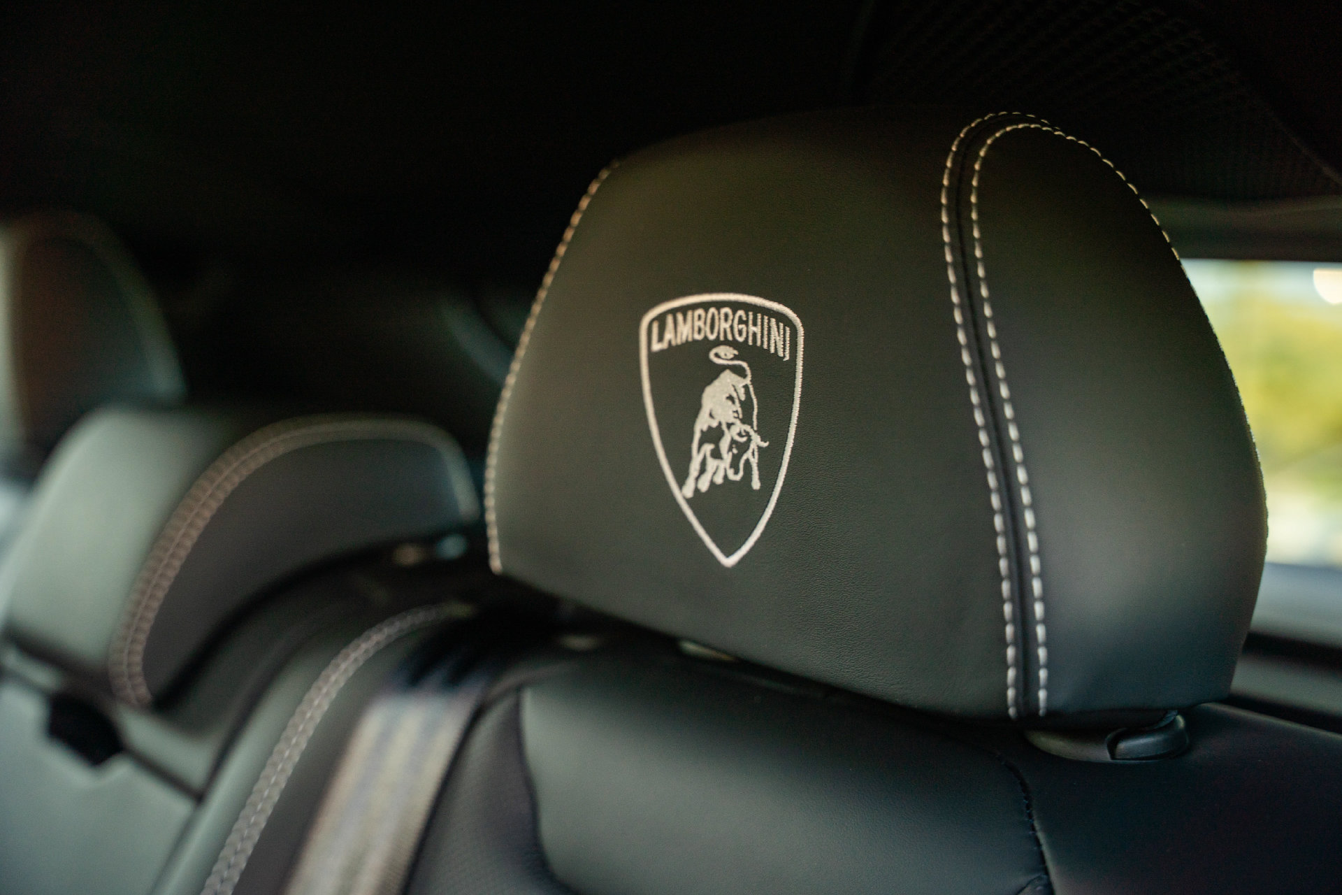 Used 2024 Lamborghini Urus Performante AWD/4WD image 31