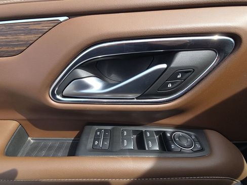 Used 2022 Chevrolet Suburban High Country image 13