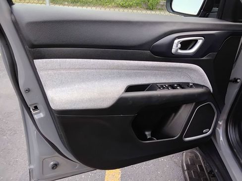 Used 2023 Jeep Compass Latitude w/ Sun and Sound Group AWD/4WD image 9