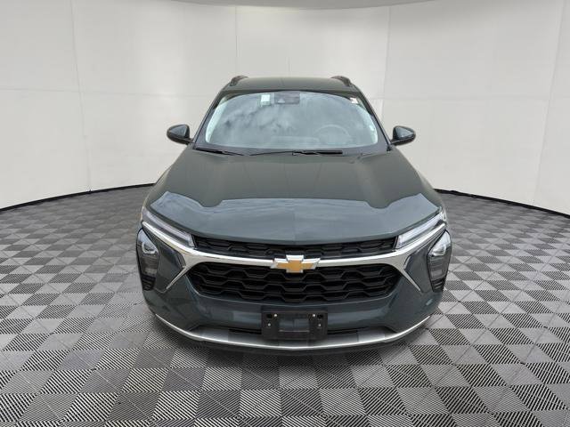 Used 2025 Chevrolet Trax LT FWD image 13