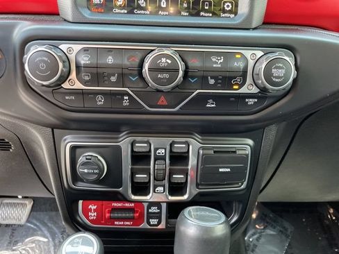 Used 2022 Jeep Gladiator Rubicon w/ LED Lighting Group AWD/4WD image 18