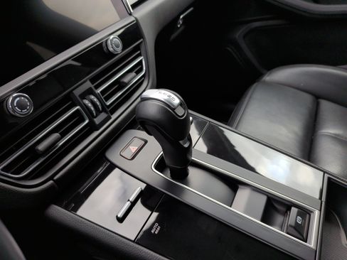 Used 2024 Porsche Macan image 19