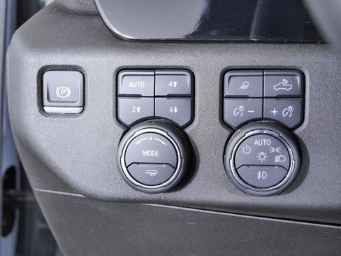 Used 2024 Chevrolet Silverado 1500 LTZ AWD/4WD image 23