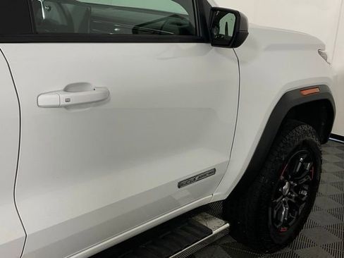 Used 2024 GMC Canyon Elevation w/ Convenience Package RWD image 9