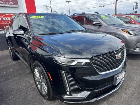 Used 2021 Cadillac XT6 Premium Luxury FWD image 2