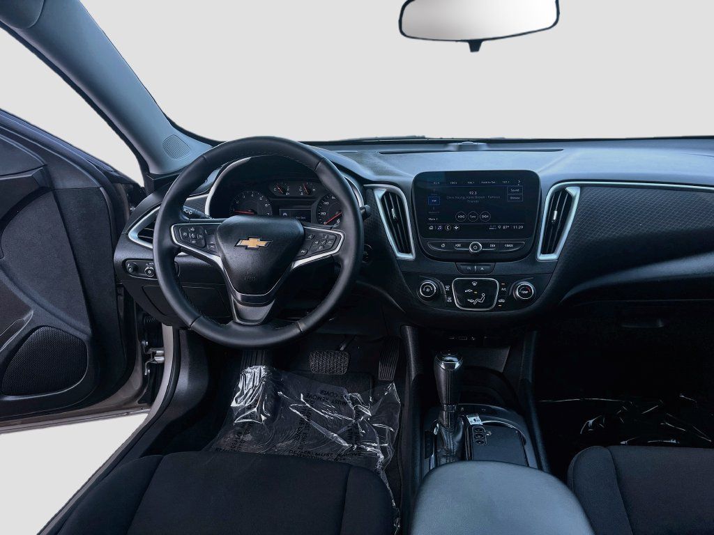 Used 2024 Chevrolet Malibu RS FWD image 30
