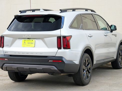 Used 2022 Kia Sorento S w/ Panoramic Sunroof Package AWD/4WD image 50
