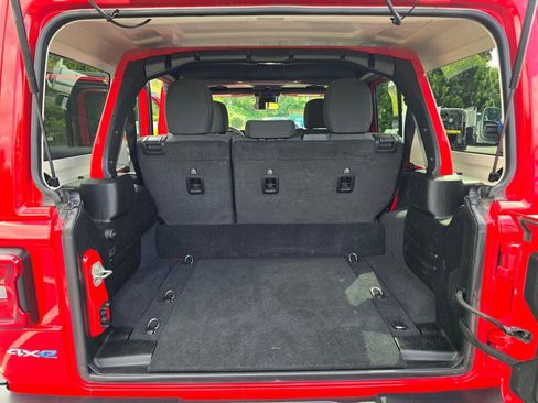 Used 2024 Jeep Wrangler Unlimited Sahara image 18