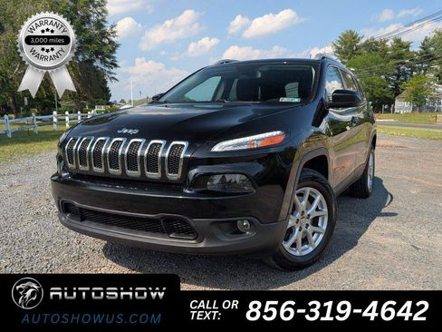 Used 2017 Jeep Cherokee Latitude w/ Cold Weather Group AWD/4WD image 1