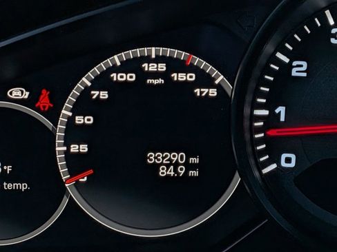 Used 2023 Porsche Cayenne Platinum Edition image 9