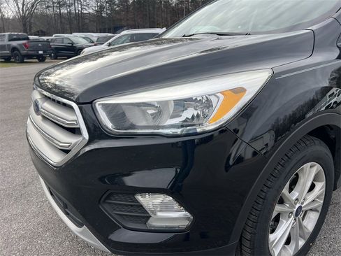Used 2018 Ford Escape SE image 9