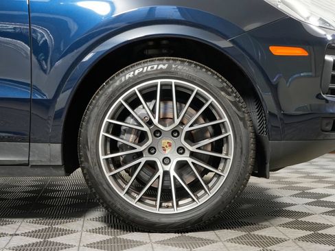 Certified 2023 Porsche Cayenne w/ Premium Package AWD/4WD image 15