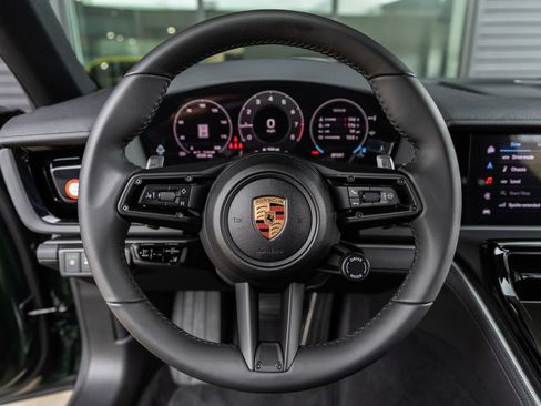 Used 2025 Porsche Panamera image 30