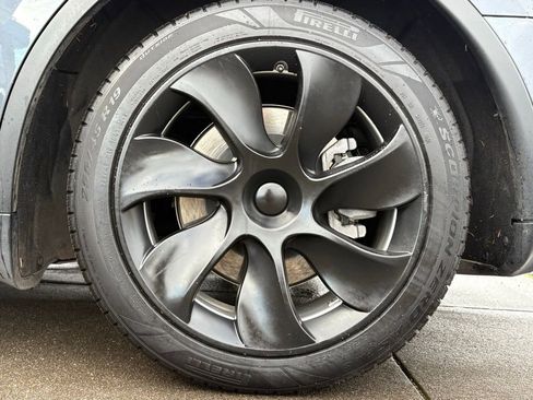 Used 2021 Tesla Model Y Long Range image 10